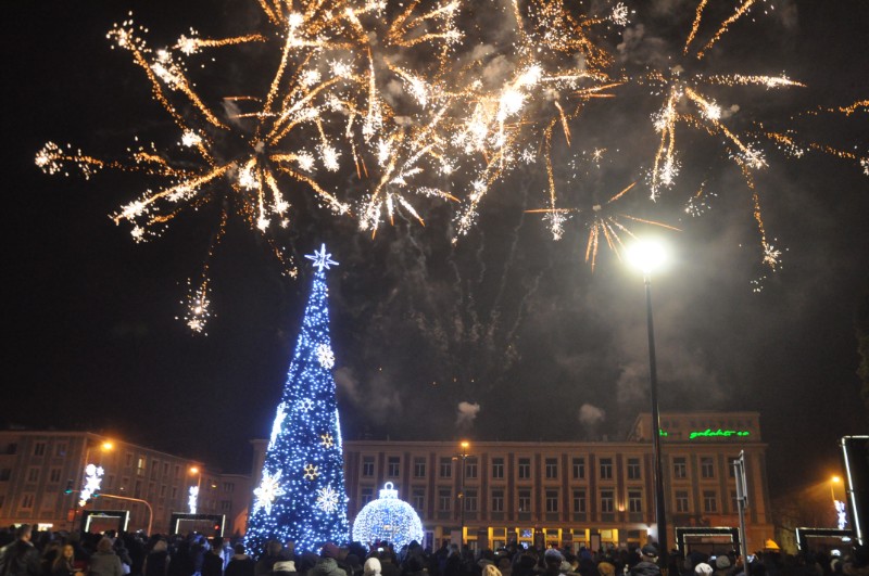 Tłumy mielczan przywitały nowy 2019 rok na placu Armii Krajowej - Zdjęcie główne