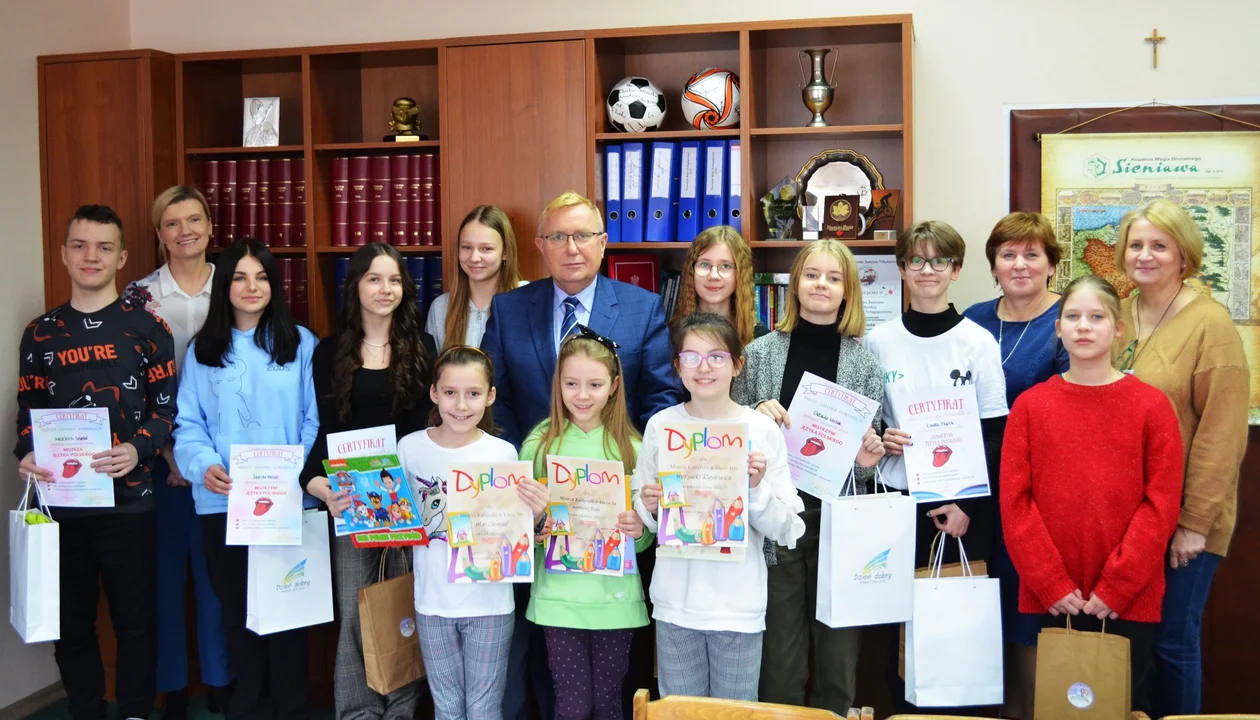 Międzynarodowy Dzień Języka Ojczystego w Szkole Podstawowej nr 9 z Oddziałami Mistrzostwa Sportowego w Mielcu - Zdjęcie główne