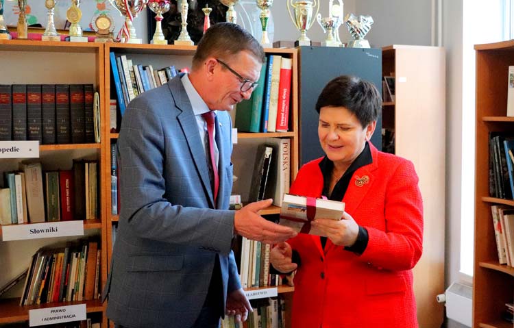 Wicepremier Beata Szydło z wizytą w DPS - Zdjęcie główne