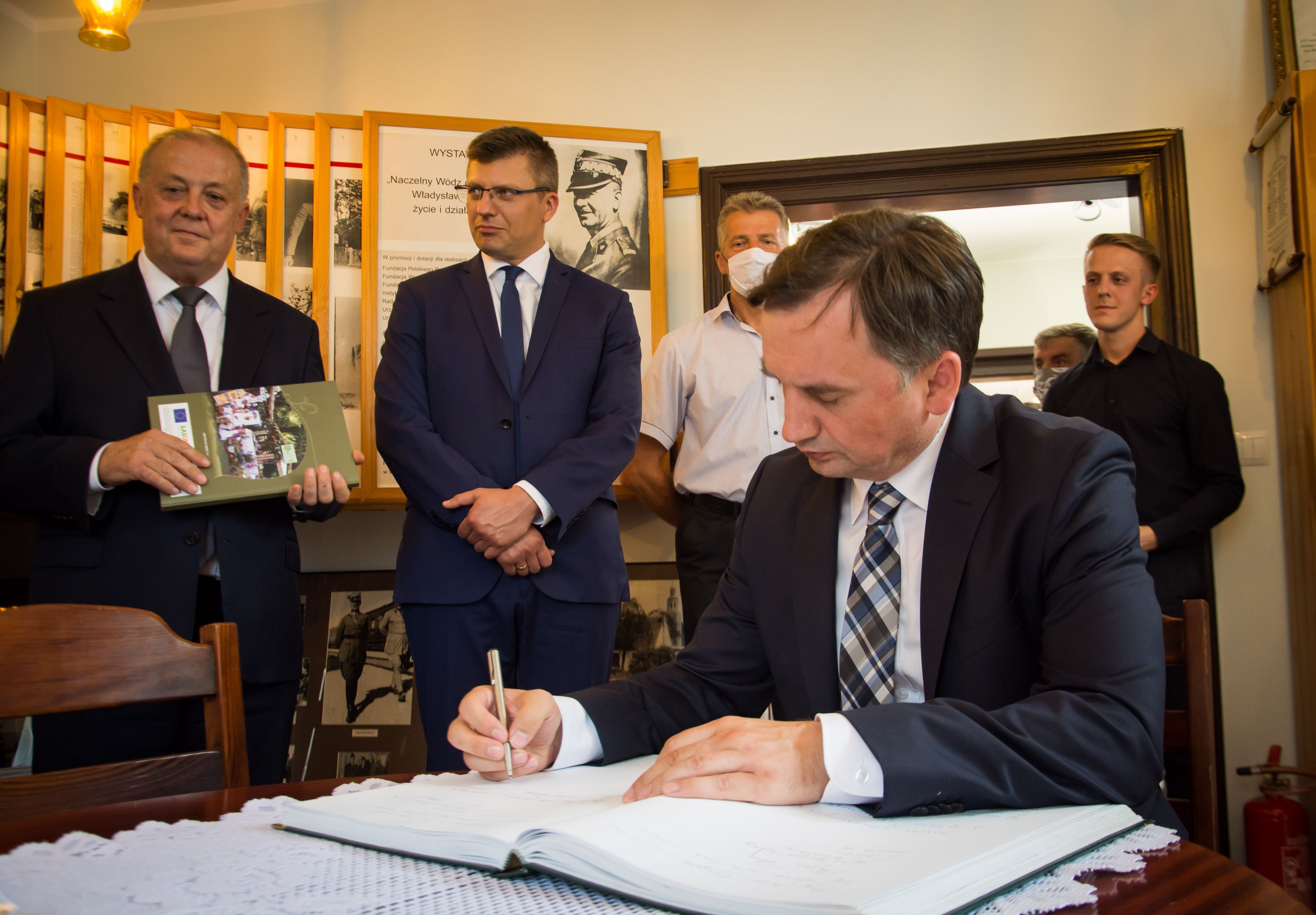 Wójt Głaz gościł Ministra Ziobro w Tuszowie. Minister chwali gminę za odwagę poglądów [FOTO, VIDEO] - Zdjęcie główne