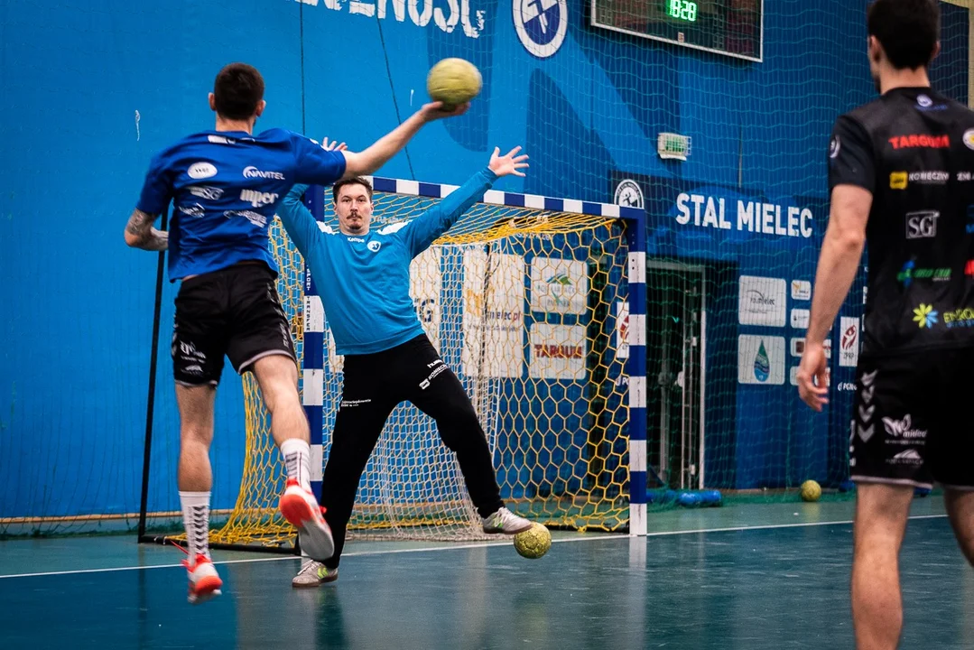 Liga Centralna. To nie miało tak wyglądać. Handball Stal Mielec przegrywa z drużyną Grot Blachy Pruszyński Anilana Łódź - Zdjęcie główne