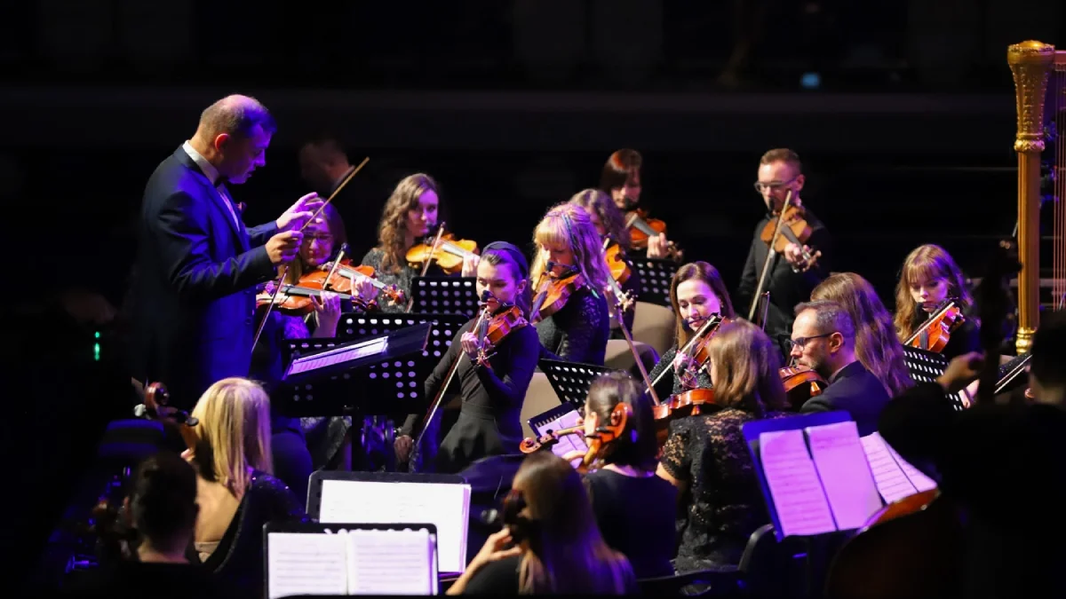 Mielecka Orkiestra Symfoniczna zagrała pierwszy koncert w hali w Mielcu [ZDJĘCIA] - Zdjęcie główne