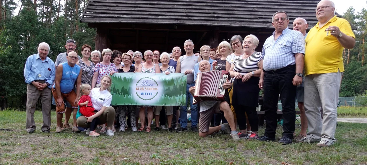 Mielecki Klub Seniora „Natura” ruszył w las - Zdjęcie główne