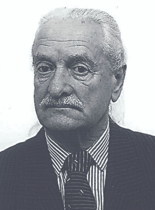 Leon Homentowski Urodził się 26 stycznia 1931 r. w Nowym Yorku (USA). W latach 1952-1962 (z przerwą na służbę wojskową) pracował w PKS Mielec. Był organizatorem tej placówki i starszym dyspozytorem, a następnie kierownikiem Oddziału Terenowego PKS.   Udzielał się w pracy społecznej. Pełnił funkcje członka, wiceprezesa i sekretarza Zarządu Powiatowego i Rejonowej Ligii Ochrony Kraju w Mielcu oraz (przez szereg lat) członka Zarządu Wojewódzkiego LOK w Rzeszowie.   Sprawował funkcję radnego Miejskiej Rady Narodowej w Mielcu w kadencjach: 1974-1978 i 1978-1982, przedłużonej do 1984 r.   Wyróżniony odznaczeniami państwowymi i resortowymi oraz Honorową Odznaką 50-lecia LOK i Złotym Medalem "Za zasługi dla LOK". Zmarł 2 maja 2021 r.   Leon Homentowski należał też do powiatowego koła pszczelarzy. Takimi słowami pożegnali go inni pszczelarze: "Był człowiekiem niezwykłym, a jego niezwykłość przejawiała się każdego dnia w drobnych gestach. Miał ogromne poczucie humoru, nie raz rozbawiał wszystkich do łez. Swoim pozytywnym usposobieniem dodawał otuchy i sprawiał, że zły dzień stawał się dla każdego lepszy. Jego odejście napełnia wszystkich żalem i smutkiem".