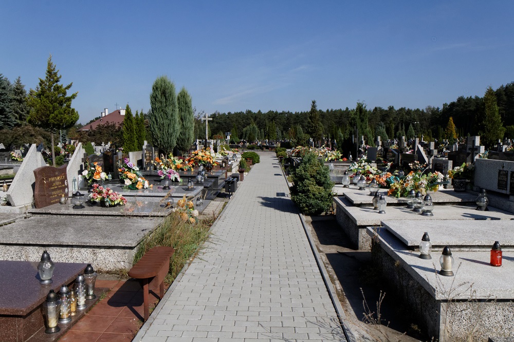 Od listopada zmieni się cennik opłat na cmentarzu komunalnym. Będą tańsze usługi  - Zdjęcie główne