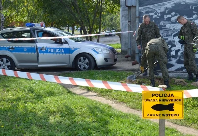 Niewybuchy znalezione przy mieleckim lotnisku - Zdjęcie główne