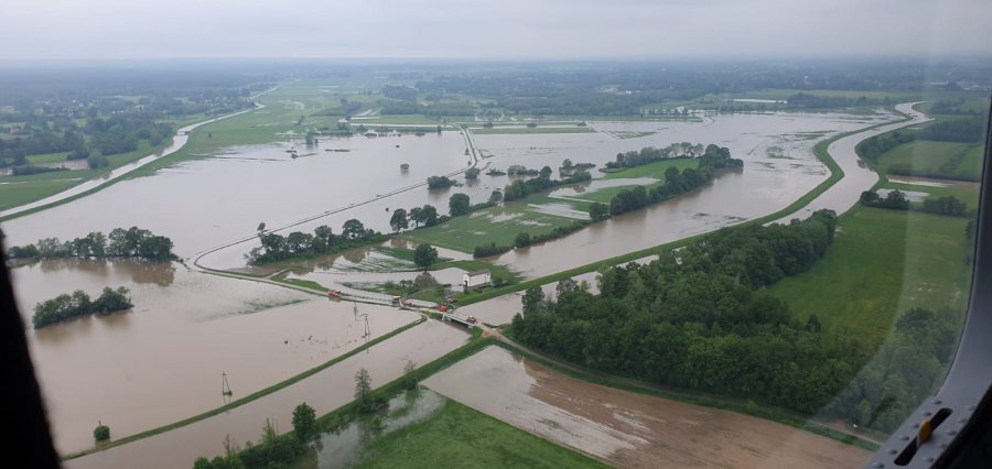 Mamy zdjęcia z helikoptera policyjnego [FOTO] Jeszcze kilka dróg jest nieprzejezdnych - Zdjęcie główne