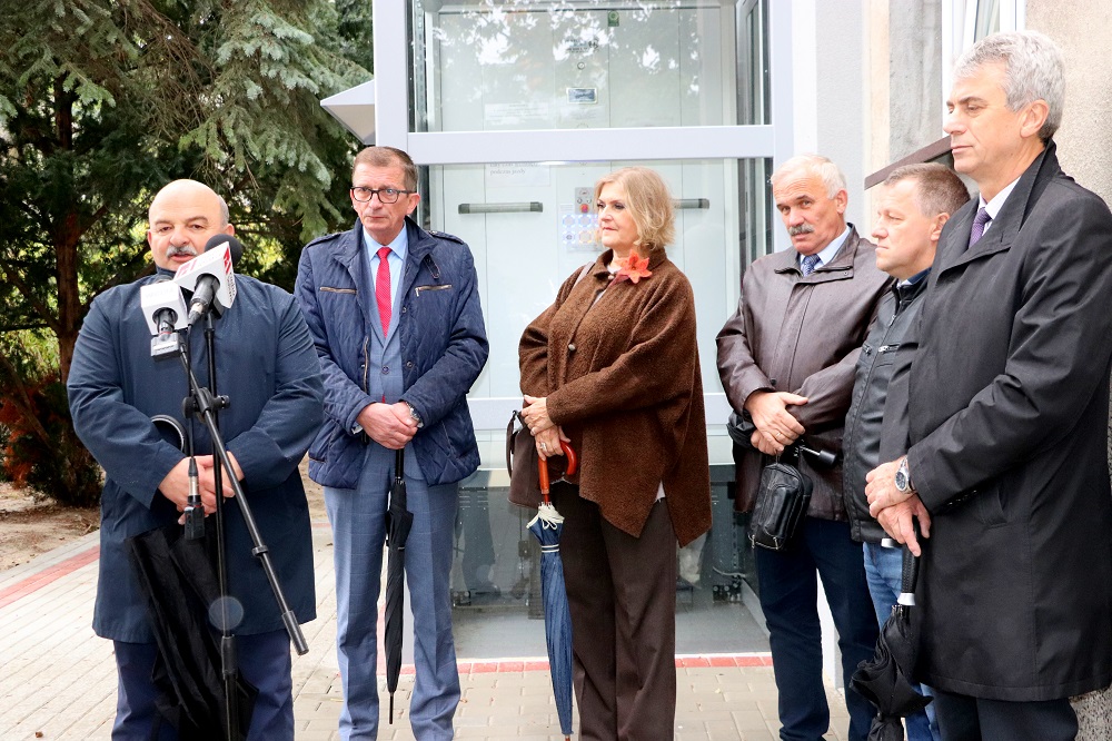 W przychodni przy Sandomierskiej w Mielcu działa już winda - Zdjęcie główne