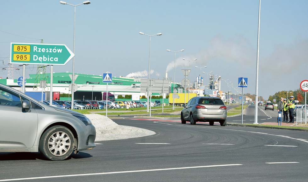 [Mielec] Rondo i ulice na strefie oficjalnie otwarte - Zdjęcie główne