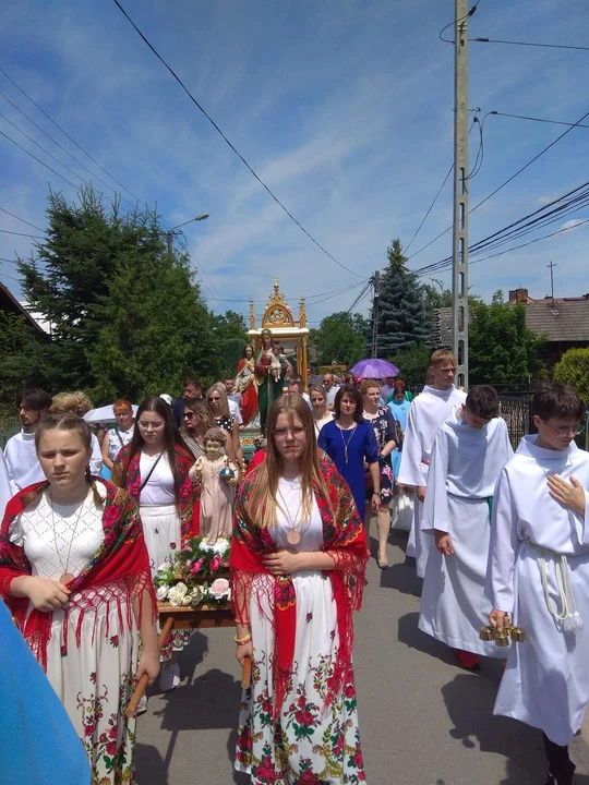 Zróbcie mi miejsce... Boże Ciało w Chorzelowie [ZDJĘCIA] - Zdjęcie główne