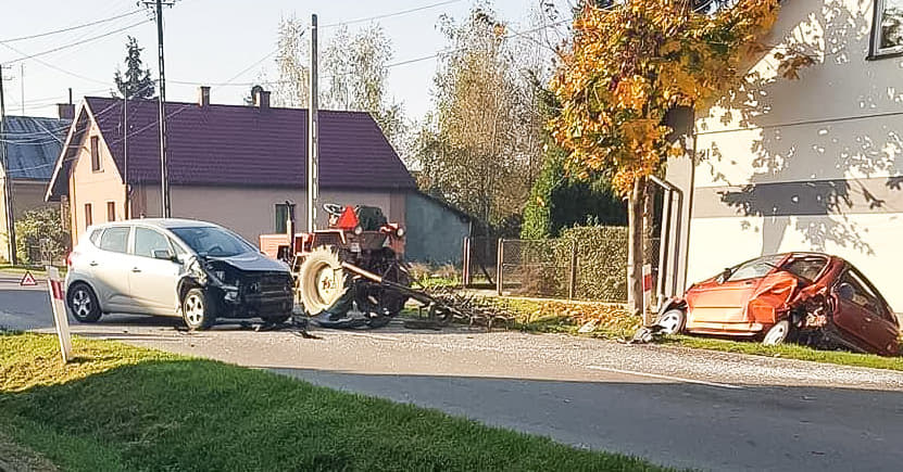 Zderzenie z udziałem ciągnika rolniczego. Jedna osoba w szpitalu! - Zdjęcie główne