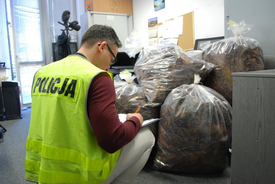 Z Podkarpacia. Policja znalazła 196 kg nielegalnego tytoniu - Zdjęcie główne