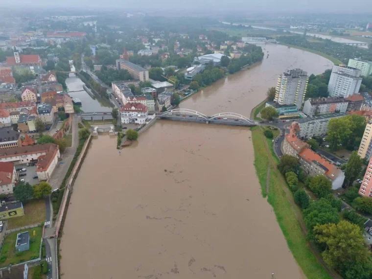 Wielka woda 2024. Cała Polska patrzy na Wrocław. Premier ogłosił, co z pomocą dla poszkodowanych - Zdjęcie główne