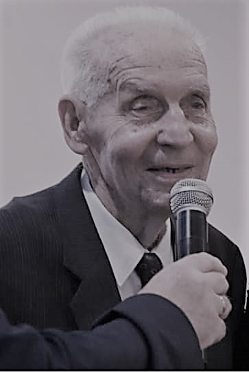 Marian Bąk 22 maja zmarł Marian Bąk. Był wieloletnim dyrektorem ZST oraz pełnił liczne funkcje społeczne. Miał 85 lat.  Marian Bąk urodził się 1 stycznia 1936 roku w Rzędzianowicach. Pamiętamy go przede wszystkim jako dyrektora Zespołu Szkół Technicznych, z którym związał się już jako uczeń Technikum Mechanicznego.    Po kilkuletniej pracy na stanowisku wicedyrektora Zespołu Szkół Technicznych w Mielcu w 1978 r. powierzono mu funkcję dyrektora w/w szkoły, którą pełnił do końca swojej pracy zawodowej, tj. do 1990r.   W znaczący sposób przyczynił się do rozbudowy zarządzanej przez siebie szkoły.  Po ukończeniu pracy zawodowej nie zakończył swojej aktywności. Zapamiętamy go jako wieloletniego samorządowca: radnego miejskiego, radnego wojewódzkiego rady narodowej w Rzeszowie, delegata do sejmiku samorządowego województwa rzeszowskiego oraz radnego sejmiku samorządowego województwa podkarpackiego w latach 1998-2002.   Angażując się w działania lokalnej społeczności, był aktywny w Radzie Osiedla Jana Kilińskiego w Mielcu oraz Sekcji Emerytów i Rencistów Oddziału Związku Nauczycielstwa Polskiego.   Odznaczony został m.in. Krzyżem Kawalerskim Orderu Odrodzenia Polski, Medalem Komisji Edukacji Narodowej, Złotą Odznaką OHP i Srebrnym Krzyżem Zasługi. Dwukrotnie uhonorowany nagrodą Ministra Edukacji Narodowej. W 1985 r. został wpisany do "Księgi Zasłużonych dla Miasta Mielca".   Zespół Szkół Technicznych w Mielcu