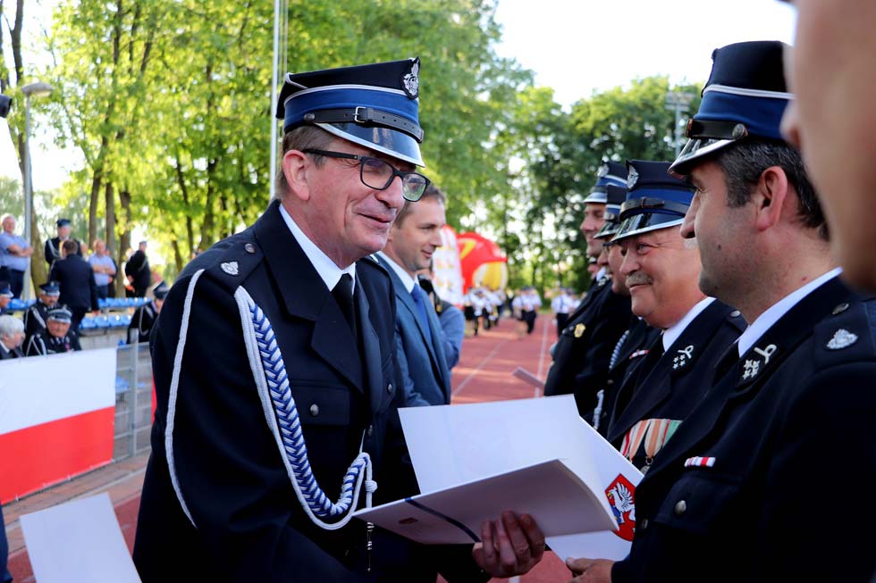 Powiat podarował strażakom sprzęt o wartości 100 tys. złotych - Zdjęcie główne