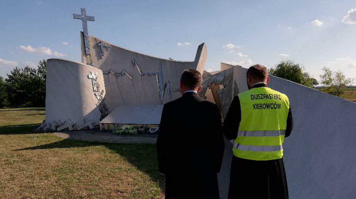 W powiecie bezpieczeństwa na drogach będą pilnować księża - Zdjęcie główne