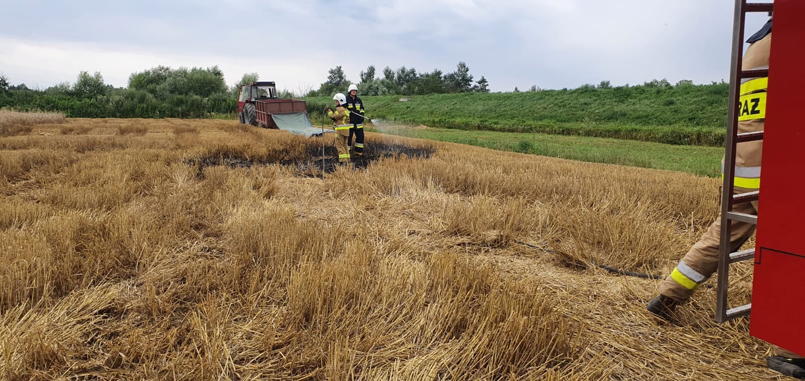 Pożar w Bożej Woli. Zapalił się sprzęt rolniczy - Zdjęcie główne