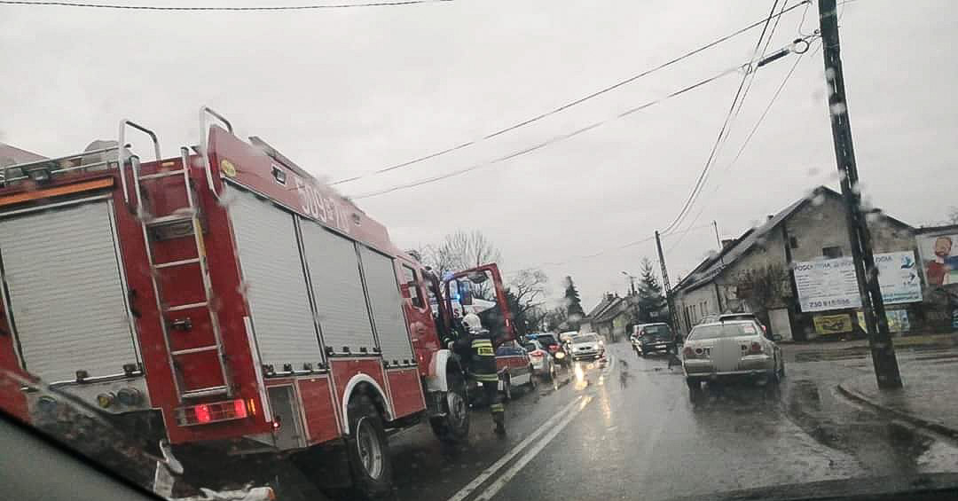 Radomyśl Wielki. Zderzenie dwóch aut w centrum miasta!  - Zdjęcie główne