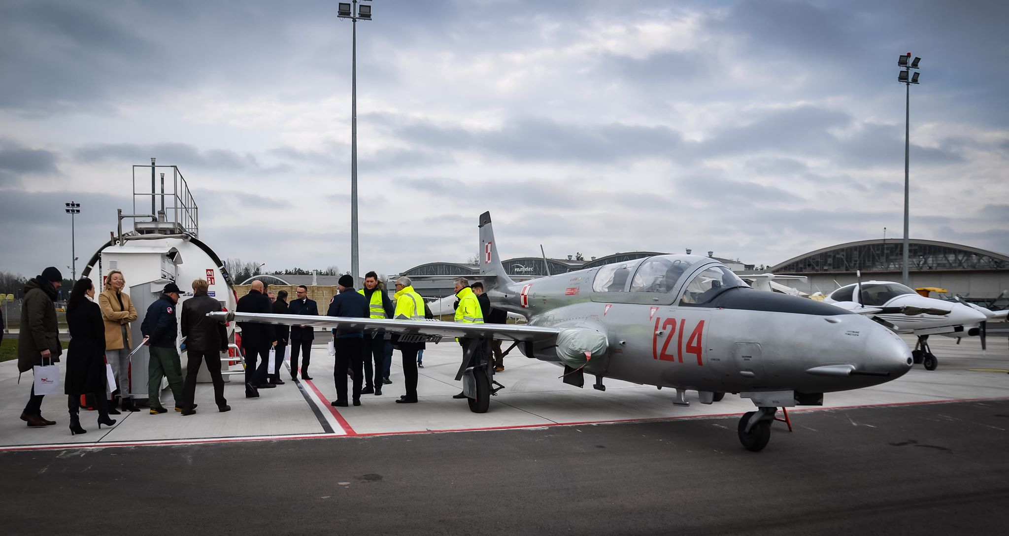 Na lotnisku w Mielcu można już zatankować samolot! [VIDEO] - Zdjęcie główne