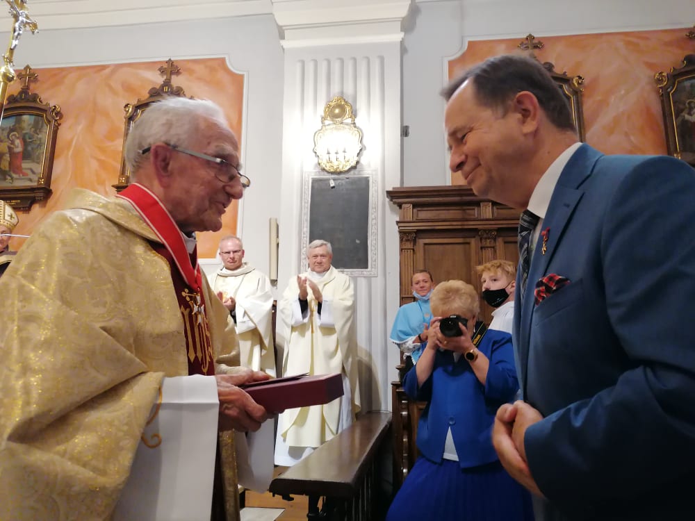 Ks. Franciszek Hanek otrzymał najwyższe państwowe odznaczenie