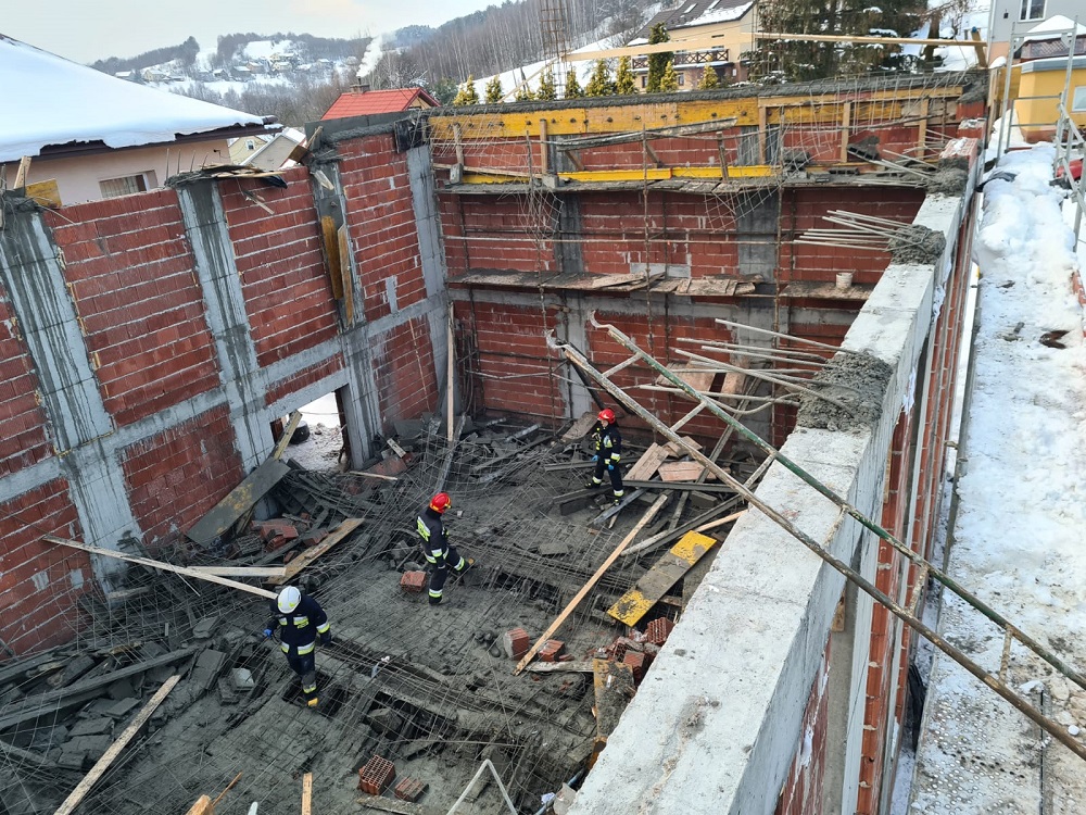 Katastrofa budowlana pod Tarnowem. Nie żyje najciężej poszkodowany - Zdjęcie główne