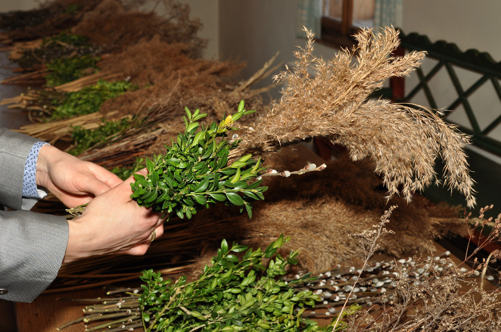 Muzeum w Kolbuszowej zaprasza na naukę robiena palm wielkanocnych - Zdjęcie główne