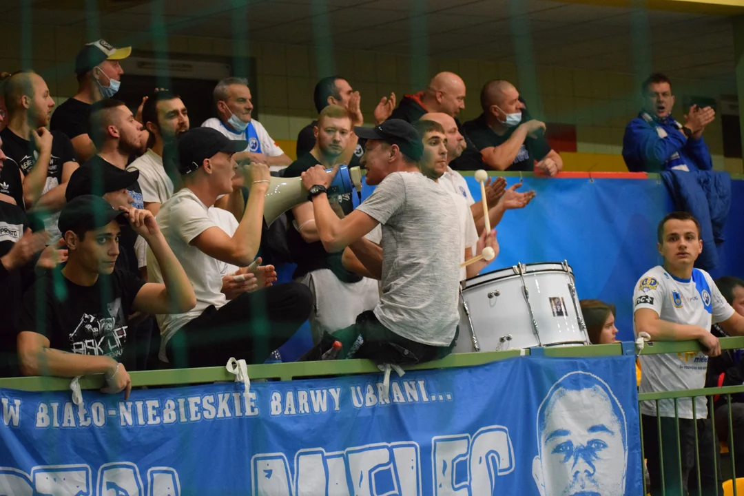 Kibice Handball Stali Mielec licznie wspierali swoją drużynę [GALERIA,VIDEO] - Zdjęcie główne