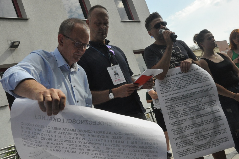 Władze miasta otrzymały od protestujących postulaty! Poznajcie ich treść [VIDEO] - Zdjęcie główne