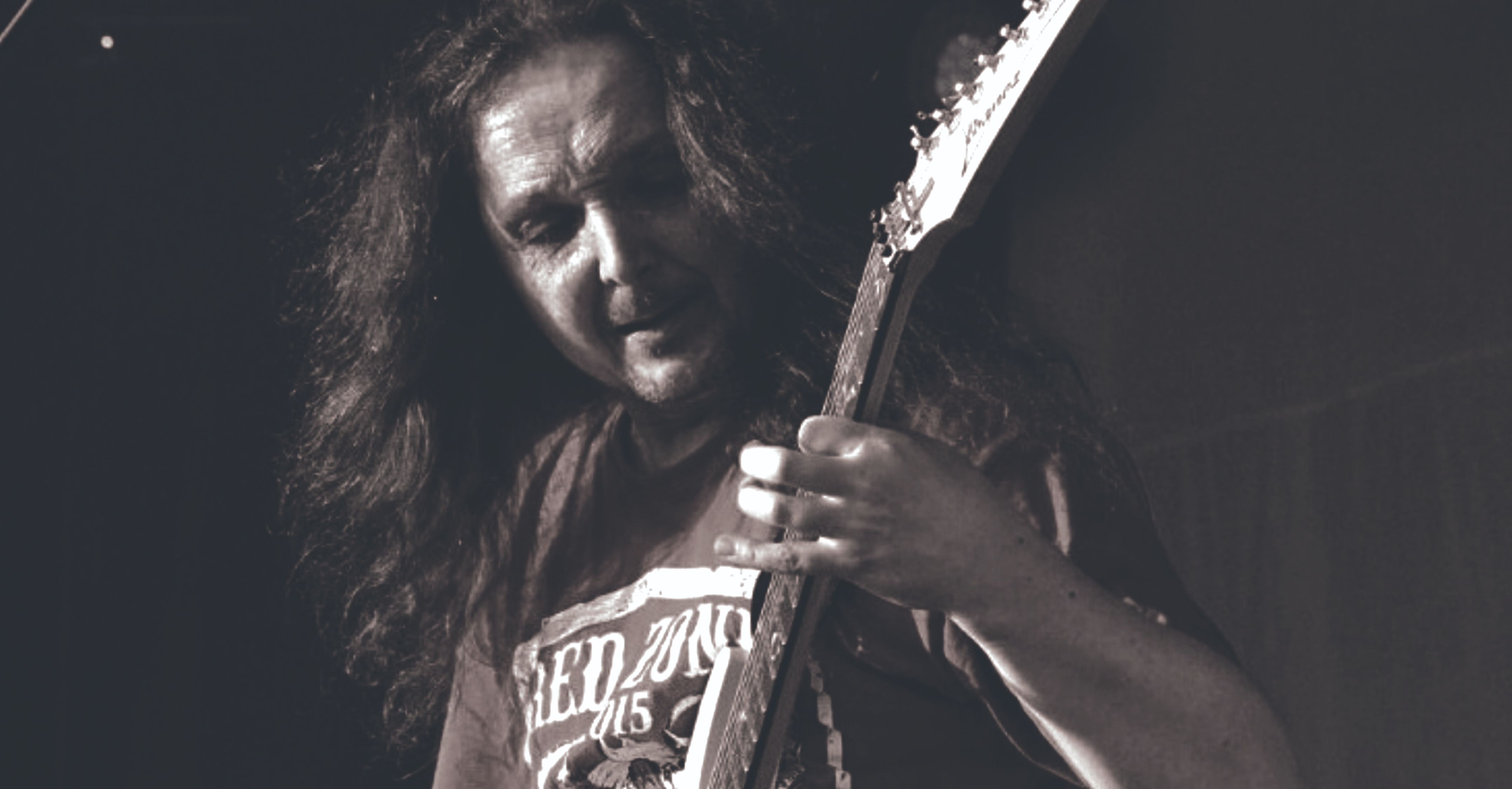 Jacek Polak  Był jednym z założycieli zespołu Mr. Pollack, znany z brawurowych wykonań utworów muzyki poważnej w transpozycji na gitarę elektryczną, nazywany był "Paganinim gitary".  Jacek Polak urodził się 1967 r. w Mielcu, był absolwentem Technikum Mechanicznego ZST w Mielcu. Studiował na Wydziale Pedagogicznym Wyższej Szkoły Pedagogicznej w Krakowie i uzyskał tytuł magistra pedagogiki. Jednak całe życie zawodowe poświęcił muzyce i graniu na gitarze, z tego był słynny w całym kraju. W 1989 roku wspólnie z bratem Grzegorzem założył zespół Mr Pollack. Koncertowali na całym świecie. Nagrali wiele płyt. Zmarł 9 listopada w wieku 53 lat.