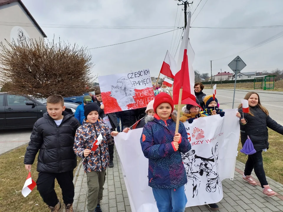 Narodowy Dzień Pamięci Żołnierzy Wyklętych w Szkole Podstawowej w Radomyślu Wielkim - Zdjęcie główne