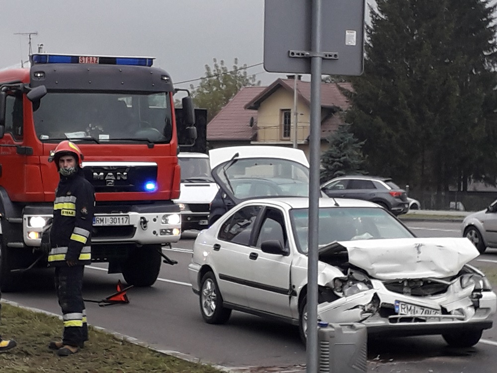 Wypadek na Kwiatkowskiego! Utrudnienia w ruchu, jeden pas nieprzejezdny - Zdjęcie główne