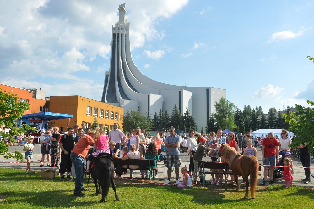 [FOTO] Za nami piknik w parafii Ducha Świętego  - Zdjęcie główne