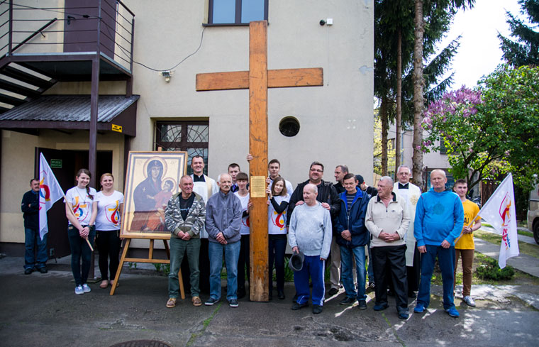 Pierwsza wizyta krzyża i ikony ŚDM w Mielcu - Zdjęcie główne