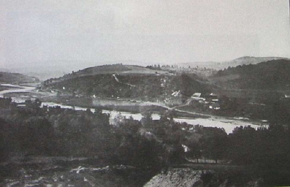 Widok na lewą stronę Soliny, w kierunku na Polańczyk. Solinka dopływająca do Sanu.