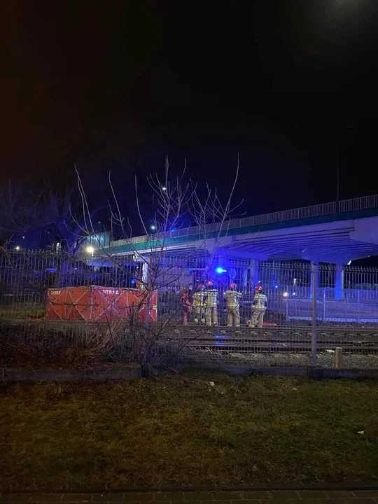 Tragedia na torach w centrum Mielca. Nie żyje mężczyzna potrącony przez szynobus - Zdjęcie główne