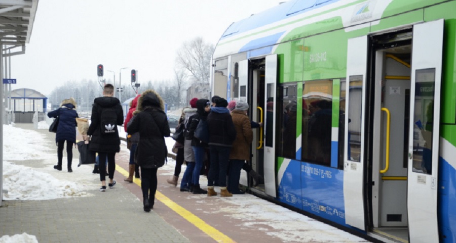 Sprawniejsze podróżowanie koleją na Podkarpaciu. Jednotorowa trasa o długości 67 km, biegnąca przez Kolbuszową umożliwi kursowanie elektrycznych składów - Zdjęcie główne