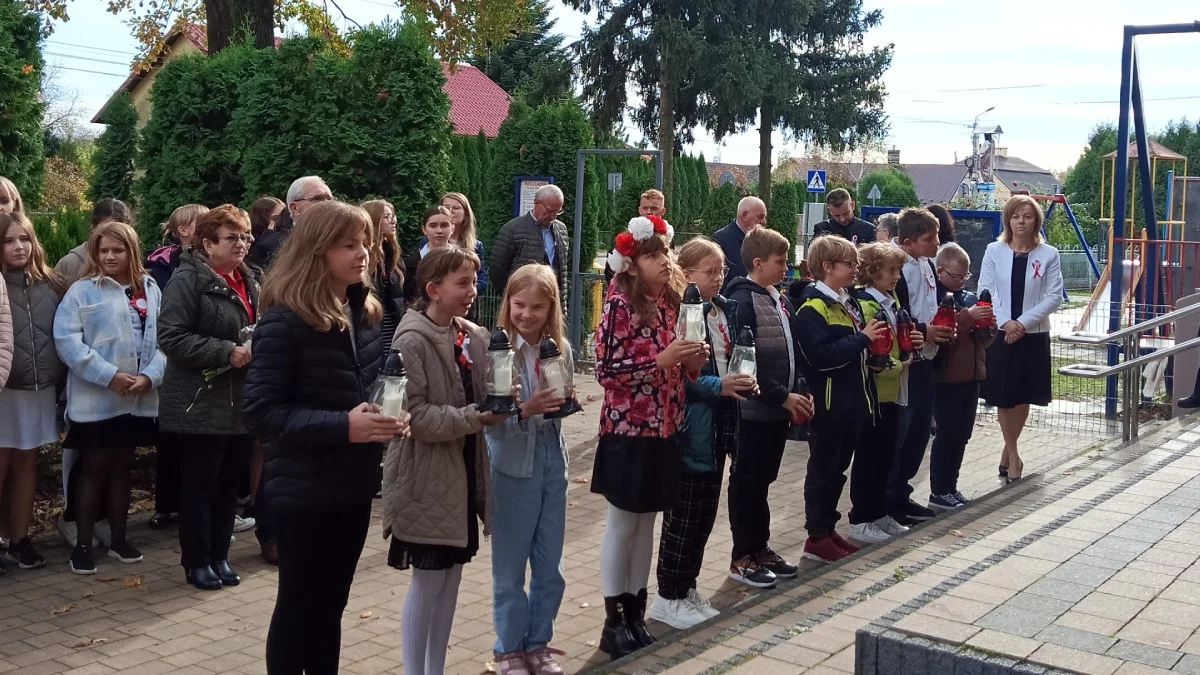 Uczniowie ze szkoły w Złotnikach oddali hołd w 80. rocznicę rozstrzelania zakładników - Zdjęcie główne