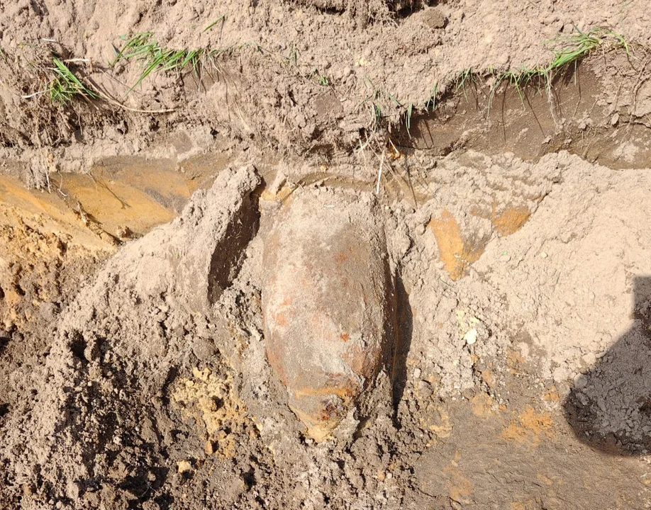 Bomba lotnicza znaleziona przez mieszkankę Dulczy Wielkiej - Zdjęcie główne
