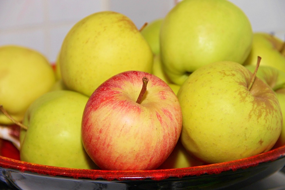 Błyskawiczny deser z jabłek, czyli szarlotka na zimno - Zdjęcie główne