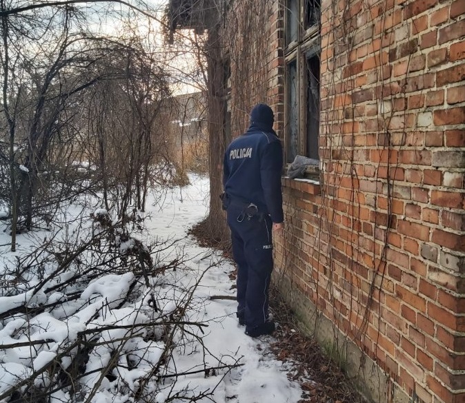 Mieleccy policjanci w terenie. Pomagają bezdomnym i samotnym - Zdjęcie główne