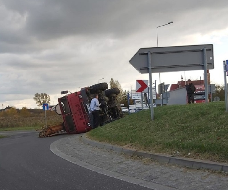 Problemy na wyjeździe z Mielca w stronę Dębicy! Wypadek - Zdjęcie główne