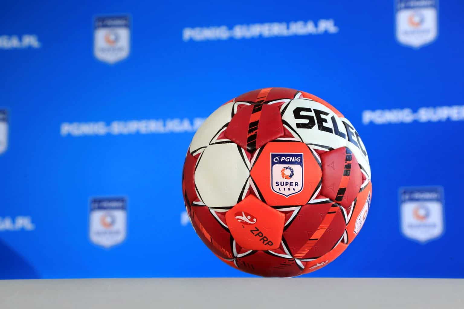 PGNiG Superliga zaprezentowała nową piłkę. Będą nią grać również zawodnicy SPR Stali Mielec - Zdjęcie główne