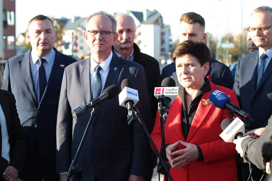 Wicepremier Beata Szydło w Mielcu. Dyskusja na temat sytuacji placówek pomocy społecznej i wsparcie kandydatury Fryderyka Kapinosa - Zdjęcie główne