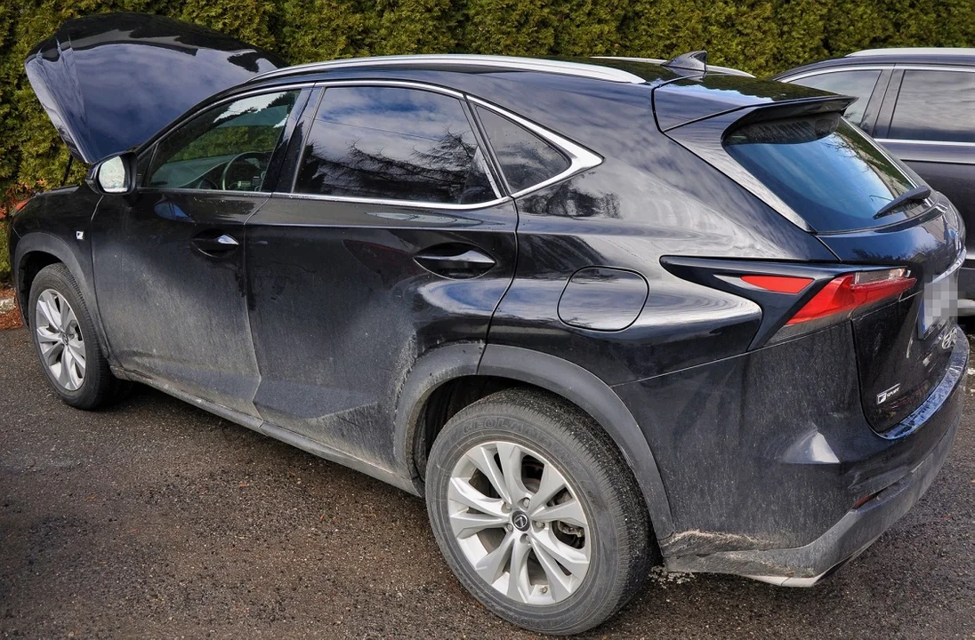 Skradziony Lexus odnaleziony przez Straż Graniczną w Mielcu - Zdjęcie główne