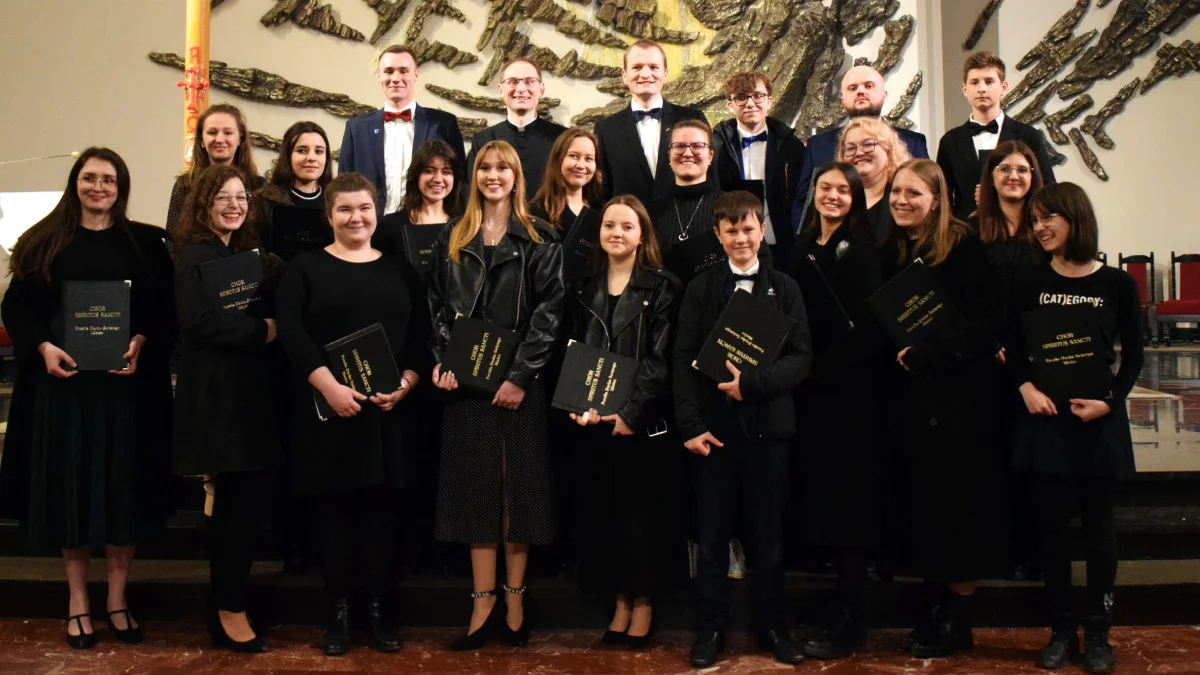 Chór parafialny ponownie upiększył liturgię w parafii Ducha Świętego w Mielcu [ZDJĘCIA] - Zdjęcie główne