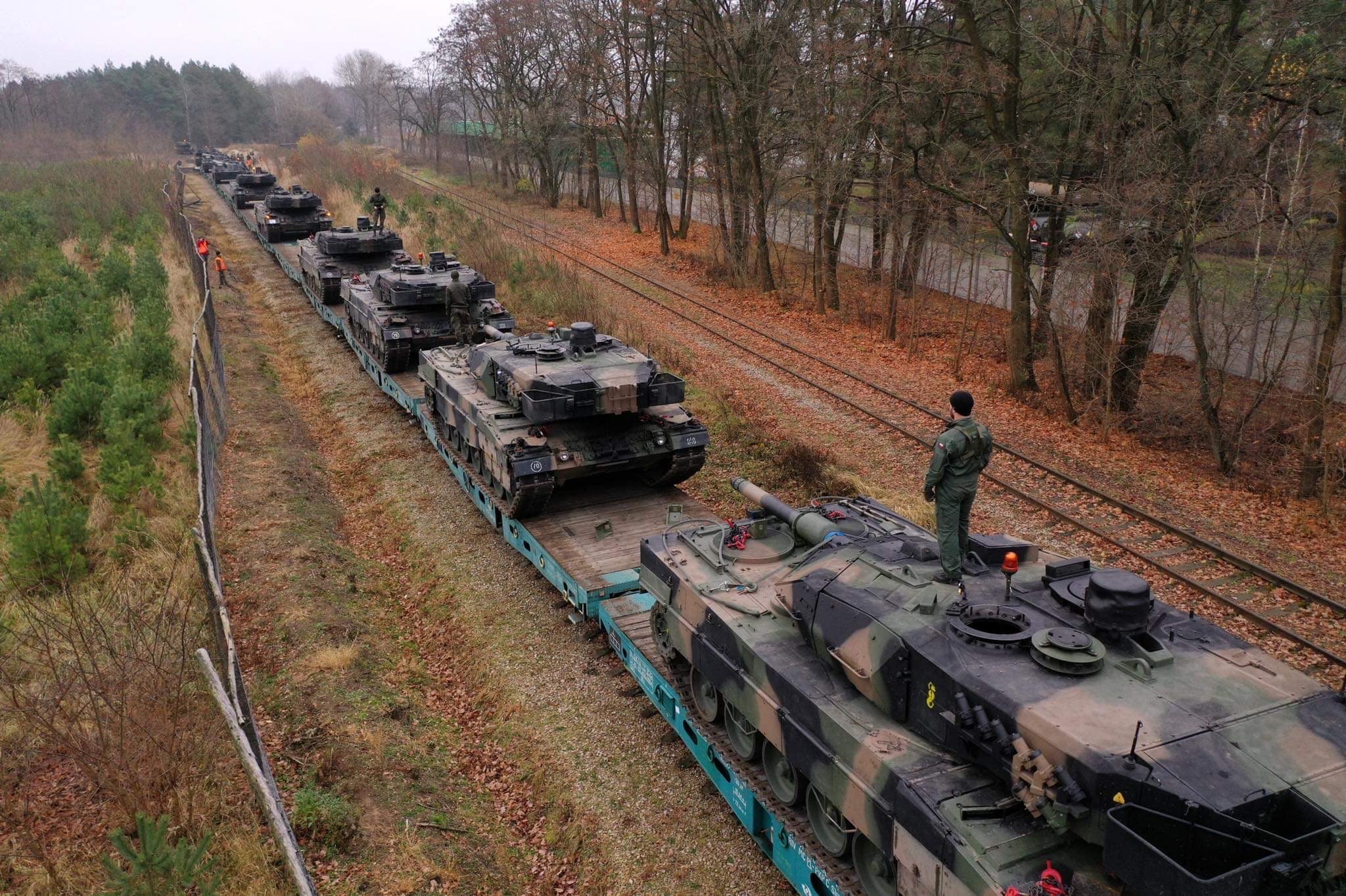 Transport wojskowy na poligon w Nowej Dębie. Zobacz fotografie i niesamowite wideo [ZDJĘCIA, WIDEO] - Zdjęcie główne