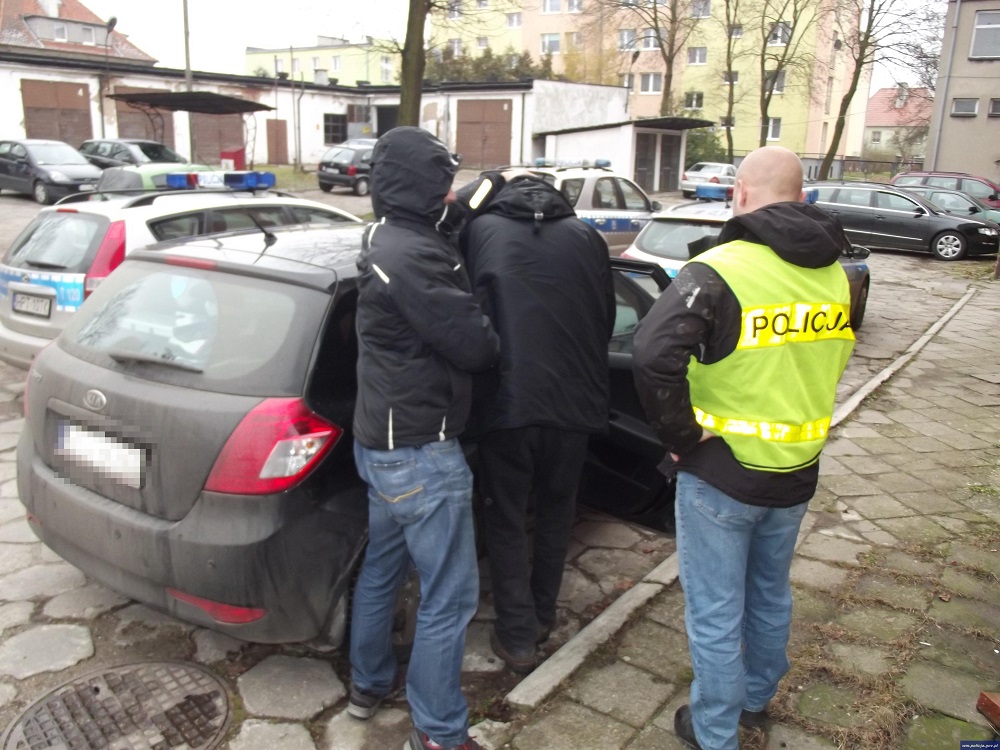 Policjanci zatrzymali poszukiwanego listem gończym mielczanina. 35-latek był pijany, wjechał motocyklem w samochód - Zdjęcie główne