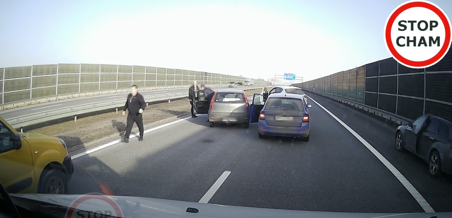 Pijany wjechał na autostradę A4. Zatrzymali go kierowcy [WIDEO] - Zdjęcie główne