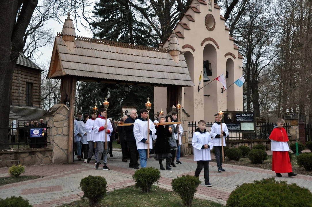 Parafia Gawłuszowice. Niemal 150 osób wzięło udział w drodze krzyżowej - Zdjęcie główne