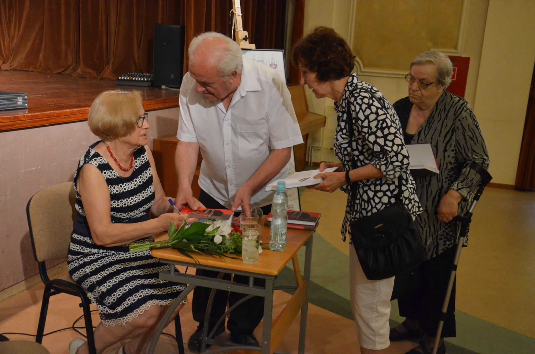 12 niezwykłych relacji o tragicznych wydarzeniach w komunistycznej Polsce. Do Mielca przyjechała Teresa Ewa Opoka, autorka książki "Na ścieżkach zdrowia" [FOTO] - Zdjęcie główne